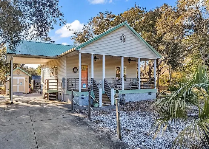 Bayside Manor Near Holden Beach